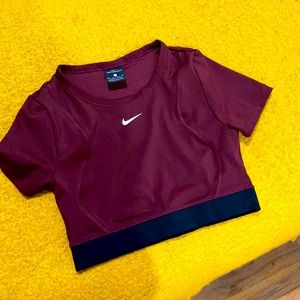 Nike Aeroadapt burgundy color Crop top short sleeve size XS brand new